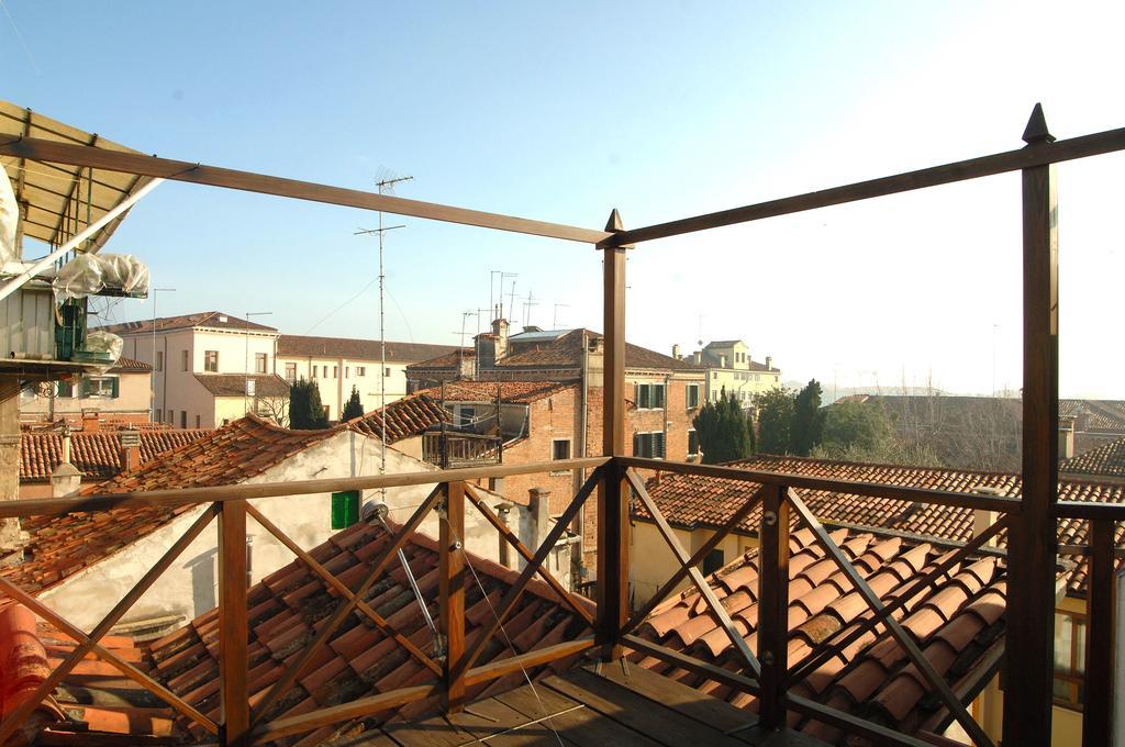 Dorsoduro Terrace Apartment *